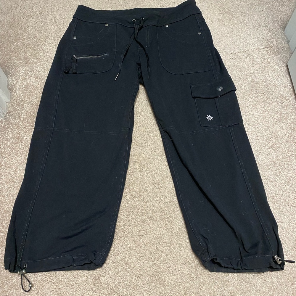 Athleta Bettona capri pants, black, size small